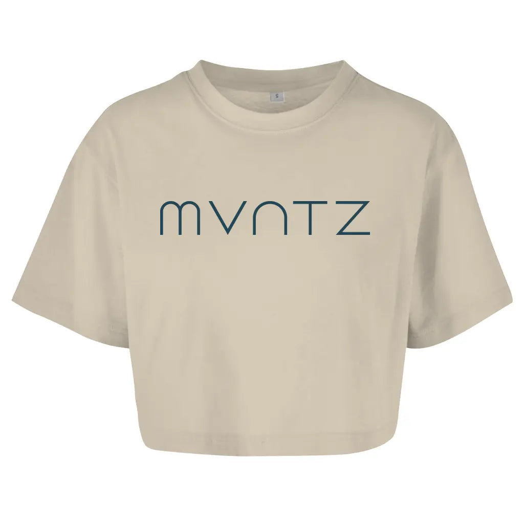 Beiges Crop Top mit lockerem Fit – atmungsaktive Baumwolle mit großem MVNTZ Logo für sommerliche Looks