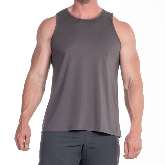 Dunkelgraues Herren Tanktop – betont leicht die Brust, fällt locker für modernen Gym-Style