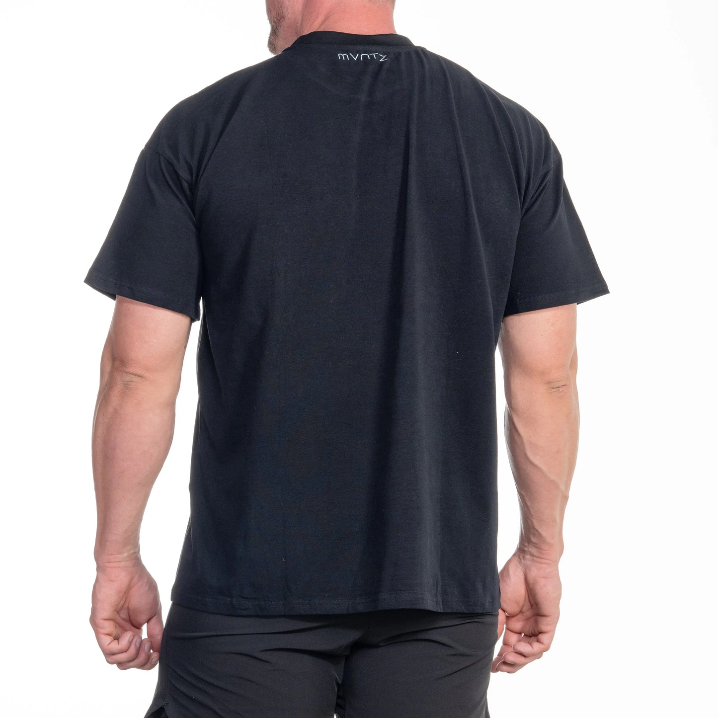 Oversize-Shirt schwarz von hinten – locker geschnitten, bequem & perfekt für Alltag oder Freizeit