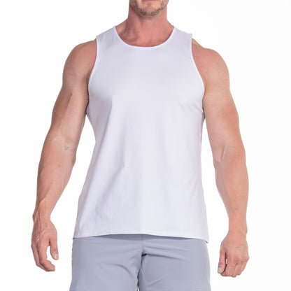 Weißes Herren Tanktop – körpernaher Schnitt betont Brust und Oberkörper für sportlich-markanten Look